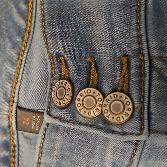 Torrid super soft crop jegging, size 24 - Picture 4 of 5